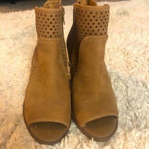 Lucky Brand boots, tan , size 5